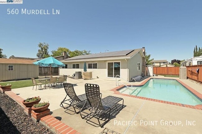 Building Photo - 560 Murdell Ln