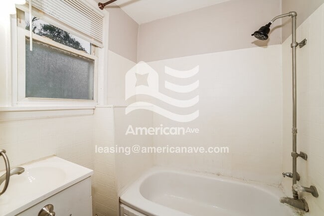 Building Photo - 3624 N Finnell Ave