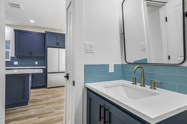 Building Photo - 122 Shady Bluff Dr