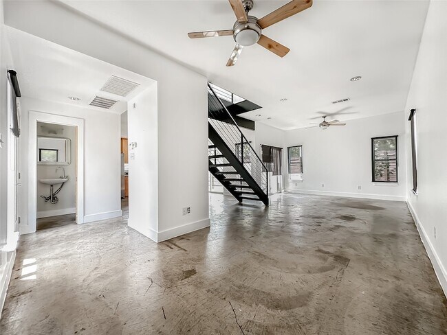 Building Photo - 417 S Beacon St