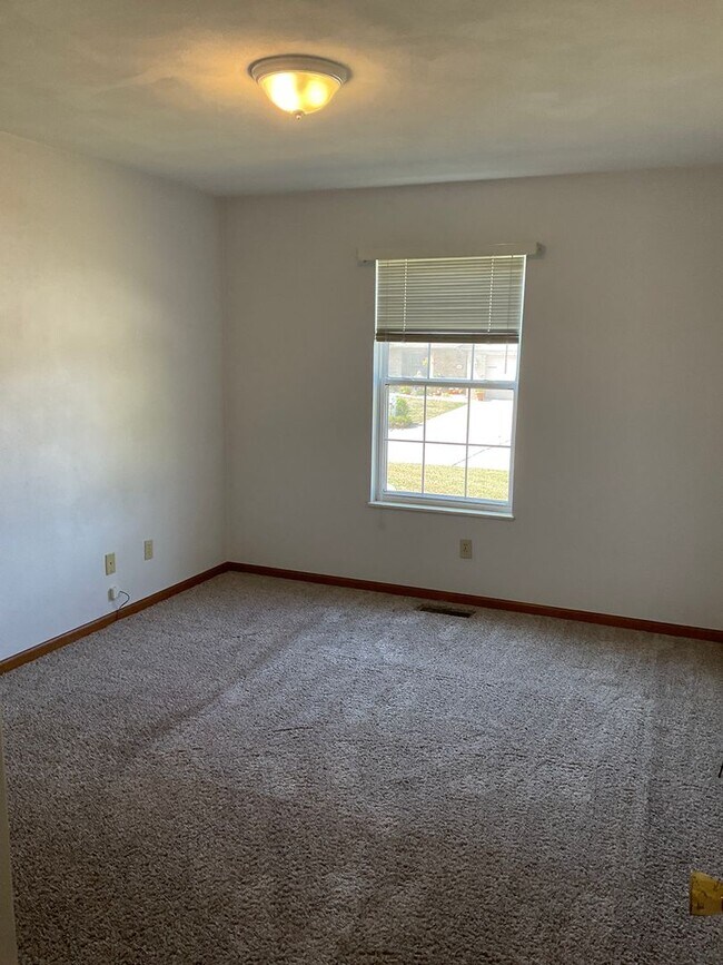 Building Photo - 1829 Spruce Hill Dr