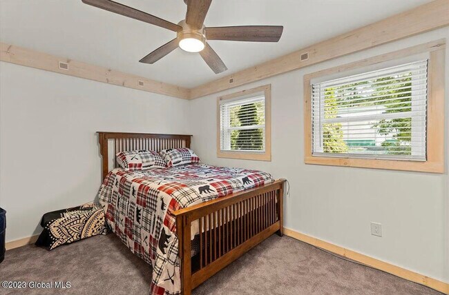 Building Photo - 374 Middle Rd