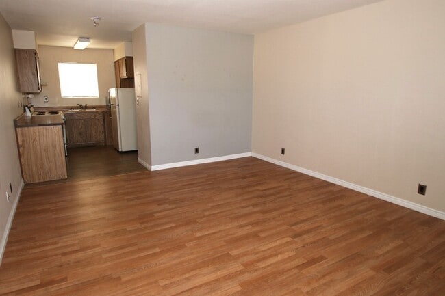 Building Photo - 797 E Harmon Ave