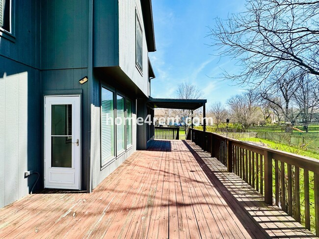 Building Photo - Beautiful Overland Park Home in Blue Valle...