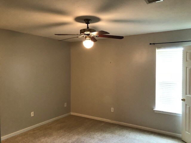 Building Photo - 310 Evergreen Way