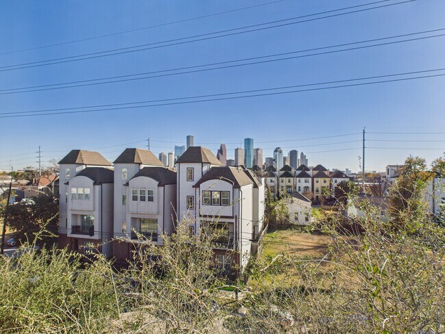 Building Photo - 1404 Spring St