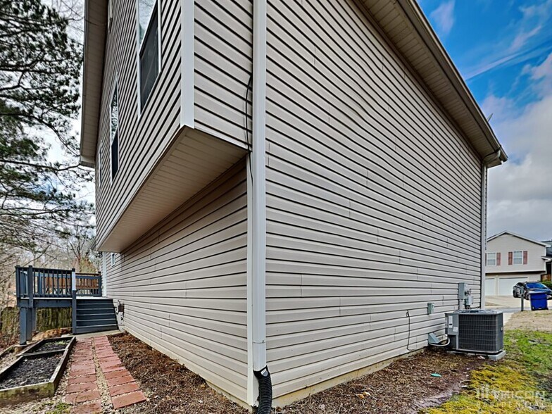 Building Photo - 209 Remington Ct