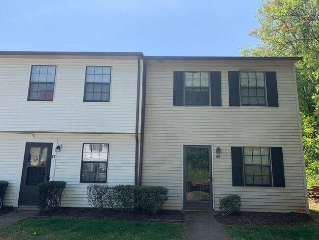 Building Photo - CountryPlace Townhomes Off Lakeside Drive