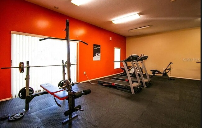 Building Photo - Centrally Located 3 bedroom 2.5 bath Townh...