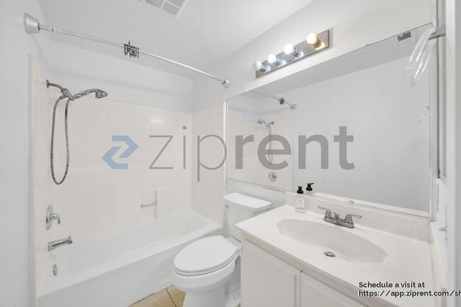 Building Photo - 12526 Pinehurst St