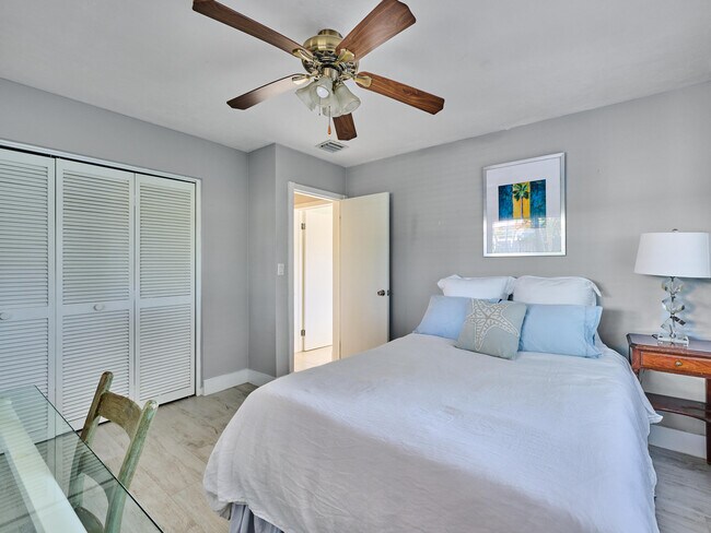 Building Photo - 301 NW 3rd Ct