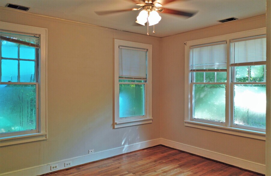 Building Photo - 120 S Harden St