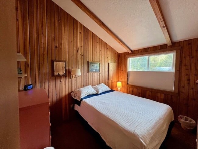 Building Photo - HALF OFF FIRST MONTHS RENT! Fully Furnishe...