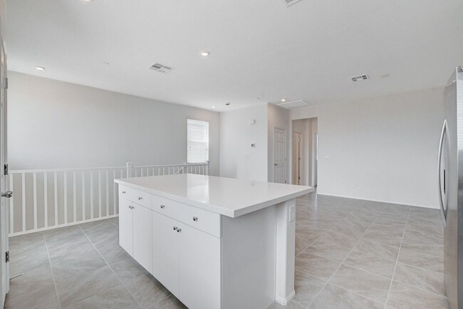 Building Photo - BRAND NEW TOWNHOME OFF 215 AND RUSSELL * N...