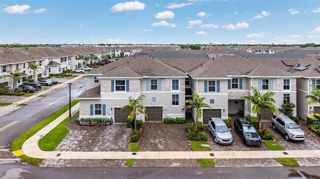 Building Photo - 765 SE 19th St