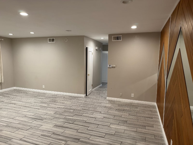 Building Photo - 753 Windwood Dr