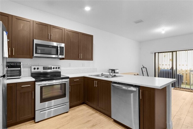 Building Photo - 1434 SW 54 Ave