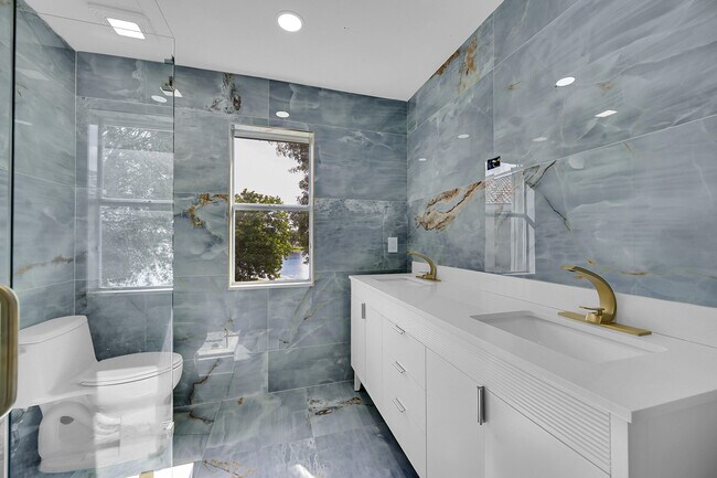 Building Photo - 7306 Michigan Isle Rd