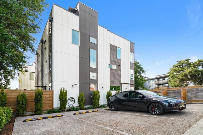 Building Photo - Stylish 3 Bedroom with Rooftop Decks and Dedicated Parking