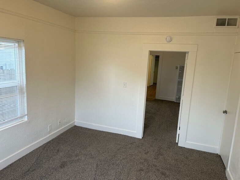 Building Photo - Y Street