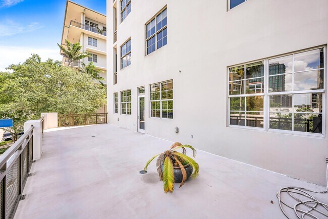 Building Photo - 411 NW 1st Ave