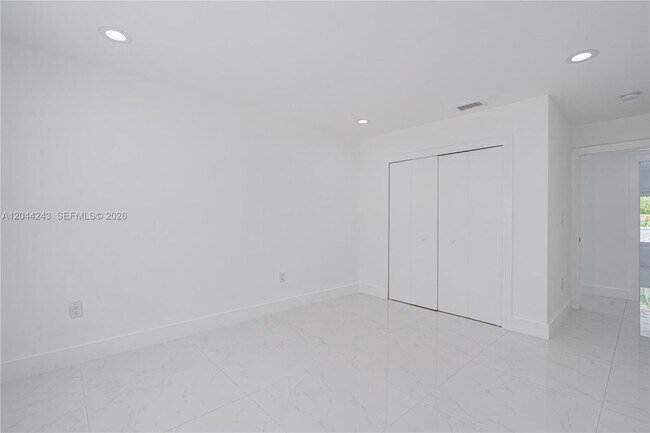 Building Photo - 773 Woodcrest Rd