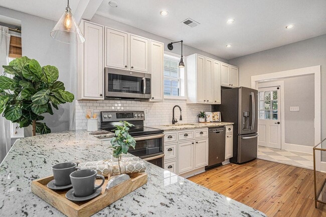 Building Photo - 292 Congress St