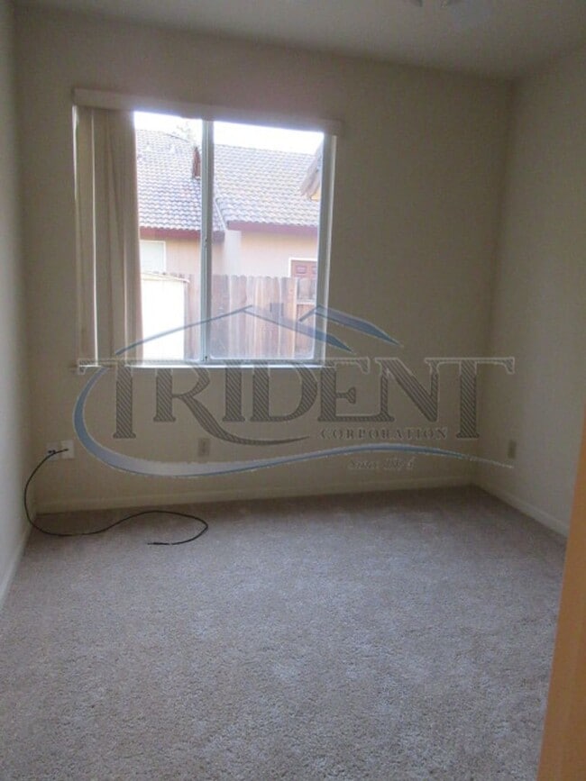 Building Photo - 3 bedroom, 2 bath house