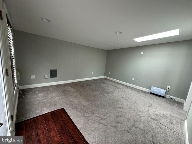 Building Photo - 5440 8th Rd S