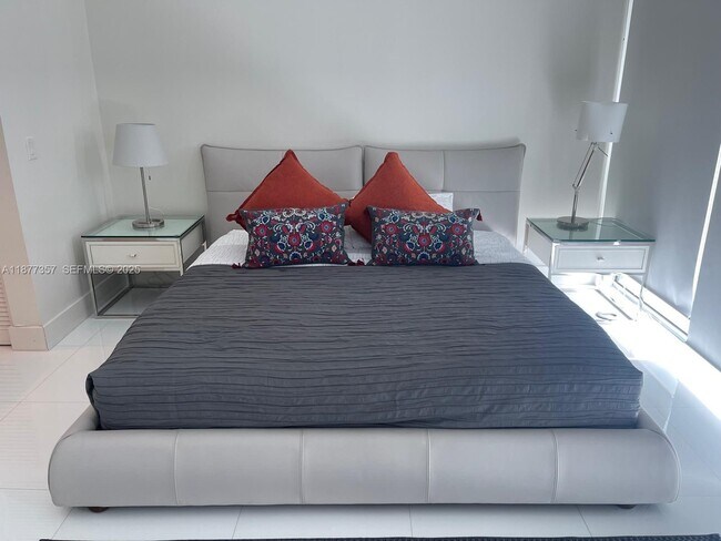 Building Photo - 2950 NE 188th St