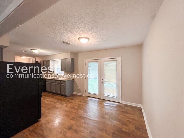 Building Photo - 5884 Caroline Dr