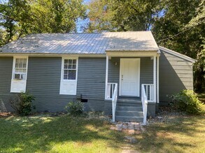 Building Photo - ***AVAILABLE NOW***2 or 3 Bedroom / 1 Bath...