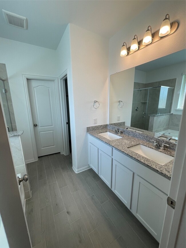 Building Photo - 8111 Royal Palm Ct