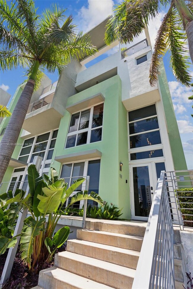 Primary Photo - 101 N Shore Dr