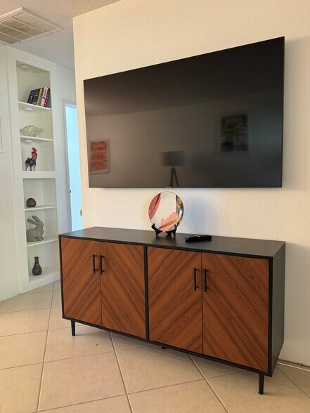 Building Photo - 2801 N Los Felices Cir E