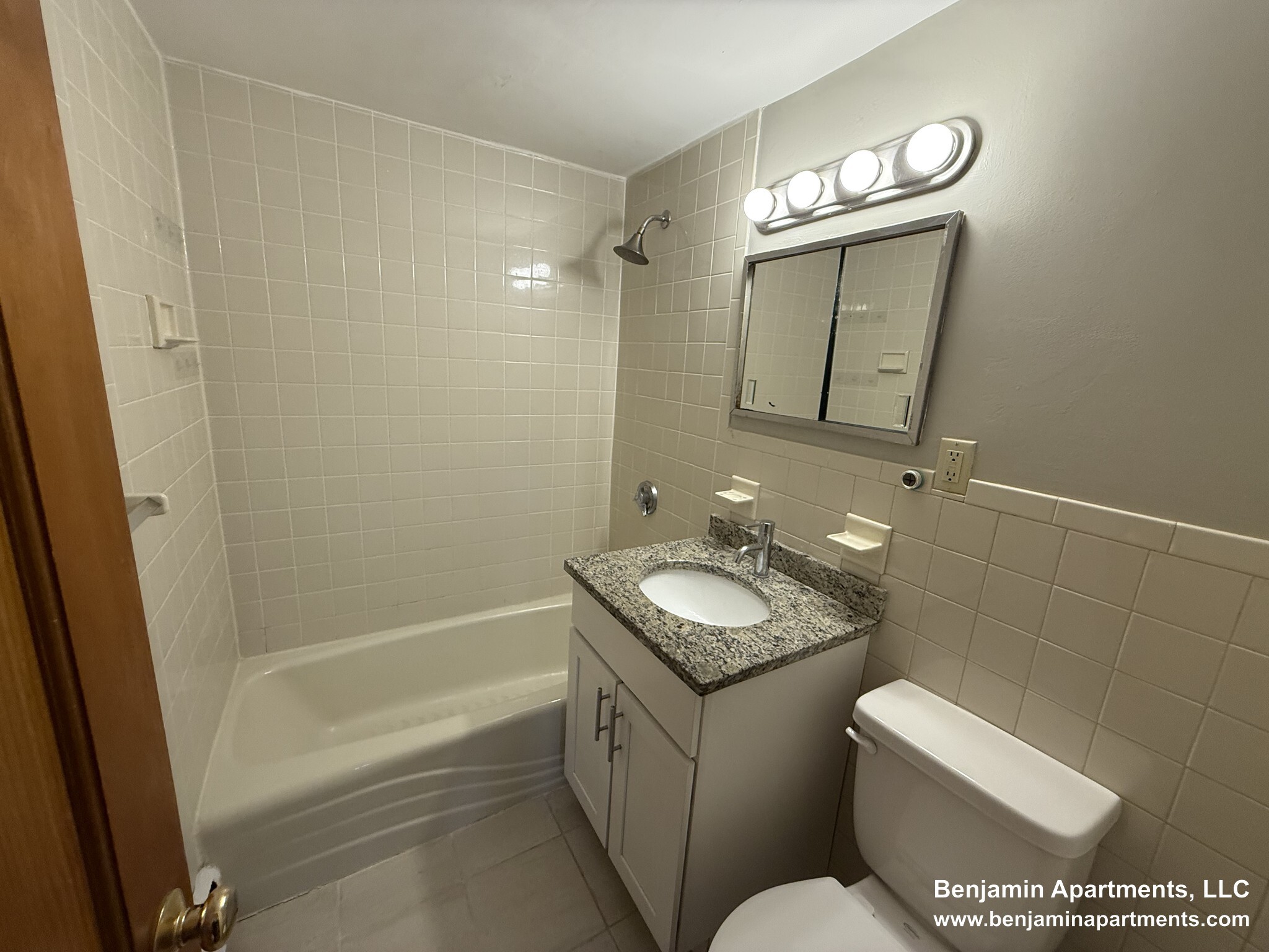 Building Photo - 268 Grove St