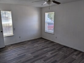 Building Photo - 2605 N Ayers Ave