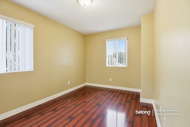 Building Photo - 1614 W 39th Pl