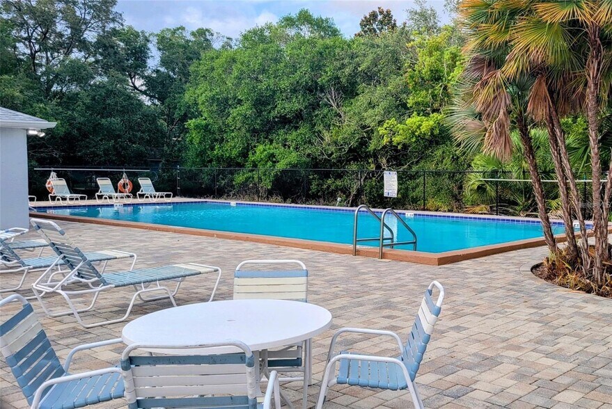Building Photo - 4141 Dolphin Dr