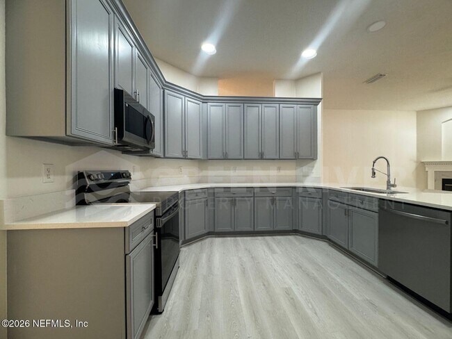 Building Photo - 3176 Tower Oaks Dr