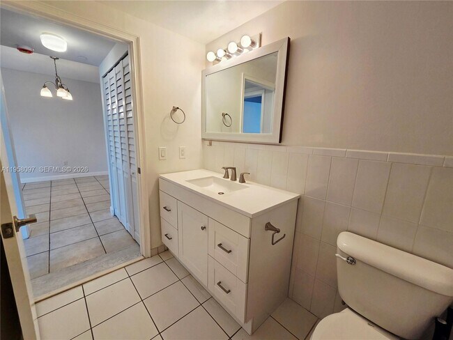 Building Photo - 471 NE 25th St