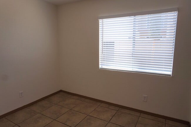 Building Photo - End Unit Ground level with large yard
