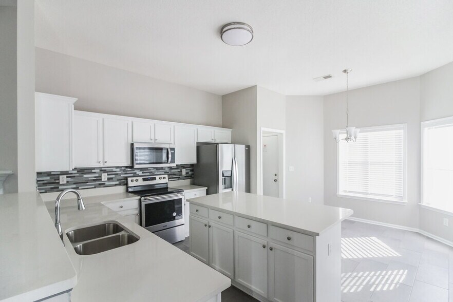 Building Photo - 6799 Showboat Ln