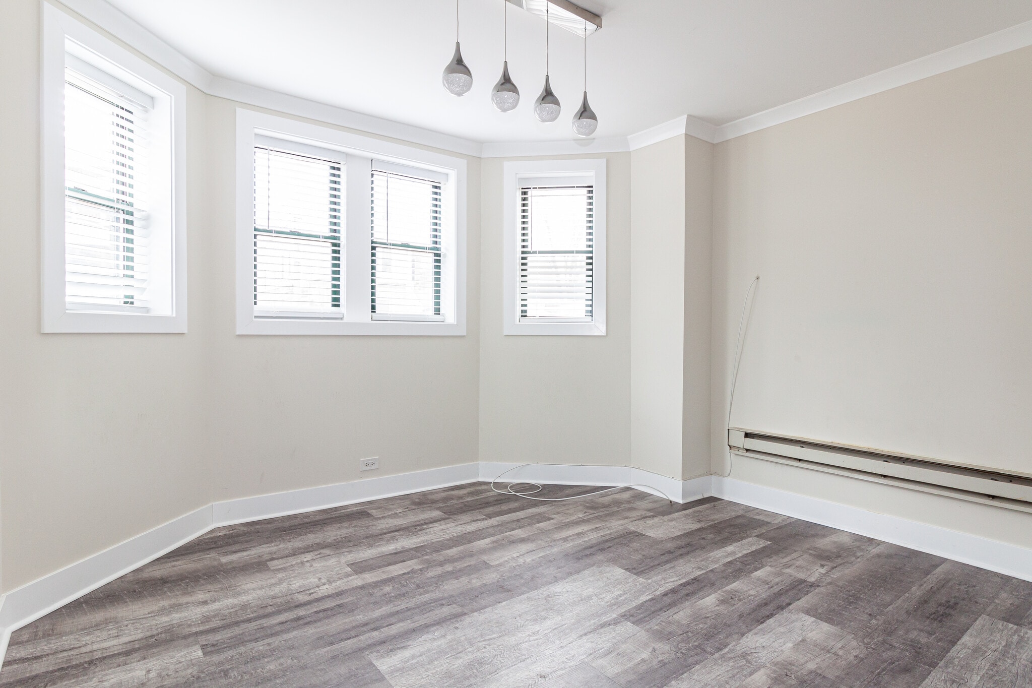 Building Photo - 3838 N Greenview Ave