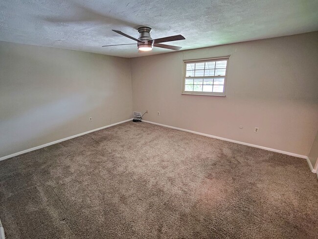 Building Photo - *Recently Updated 2BD/1.5BA Townhouse Available for Rent in West Mifflin*