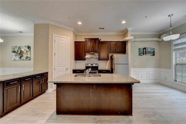 Building Photo - 2405 Tenor Ln