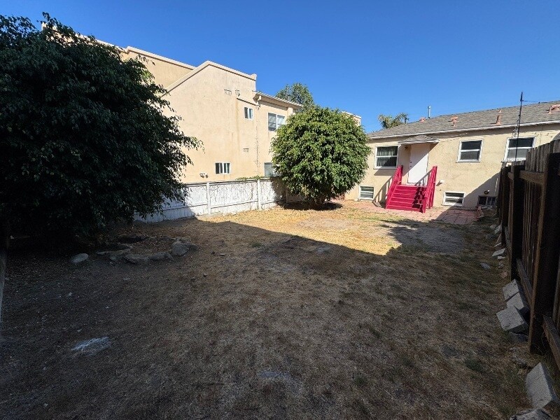 Building Photo - 952 5th St