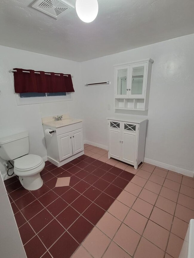 bathroom - 14372 Olive St