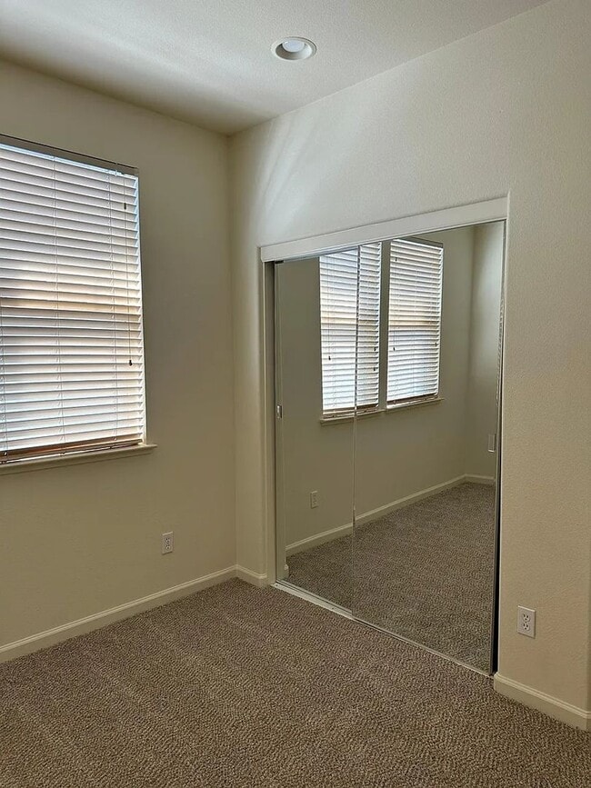 Building Photo - 3BR/2.5BA Oak Commons Home w/ Backyard & Community Pool & Park