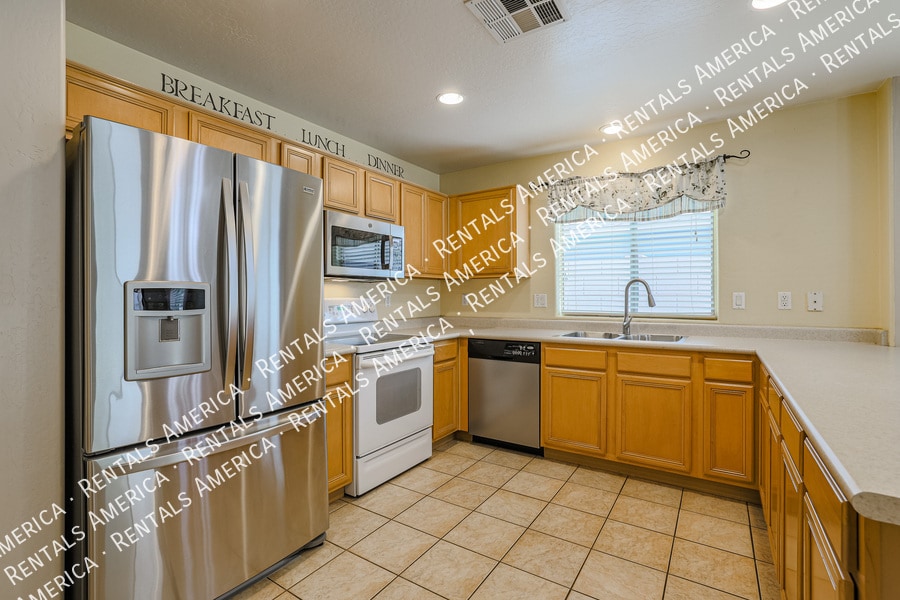 Building Photo - 3461 E Phelps St